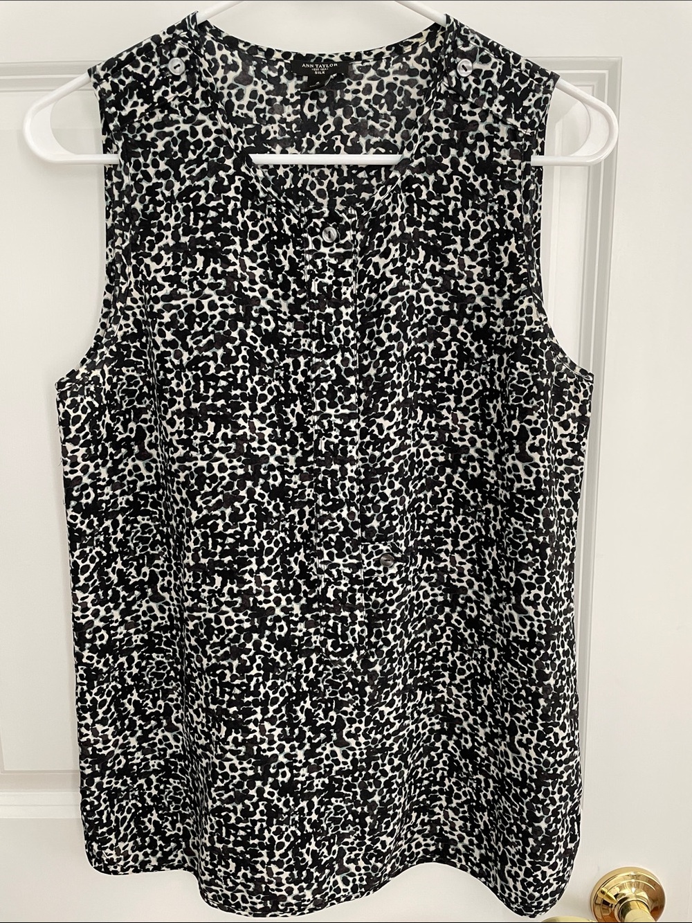 Ann Taylor 100% silk watercolor print button front sleeveless top